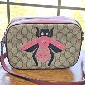 GUCCI GG Supreme Bee Camera Crossbody Bag Pink Leather